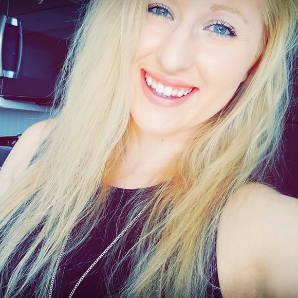 Meet your Posher, Hailey - Picture 2 of 2